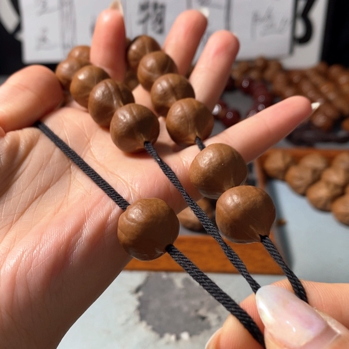 手串橄榄核8161精品蒜头铁核鸡血红12+1颗