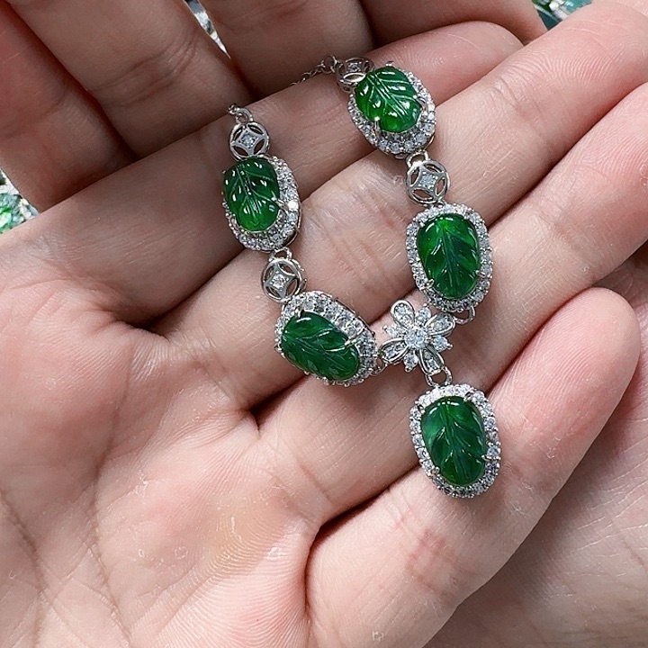 翡翠颈饰未镶嵌天然A货翡翠放漏