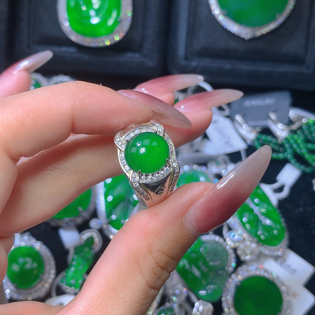 翡翠颈饰银S925镶嵌翡翠