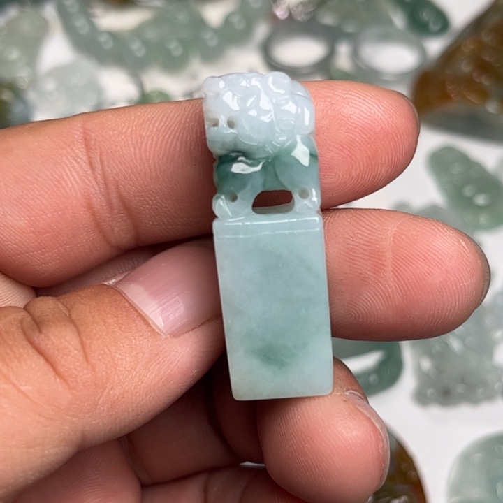 翡翠未镶嵌颈饰金蟾