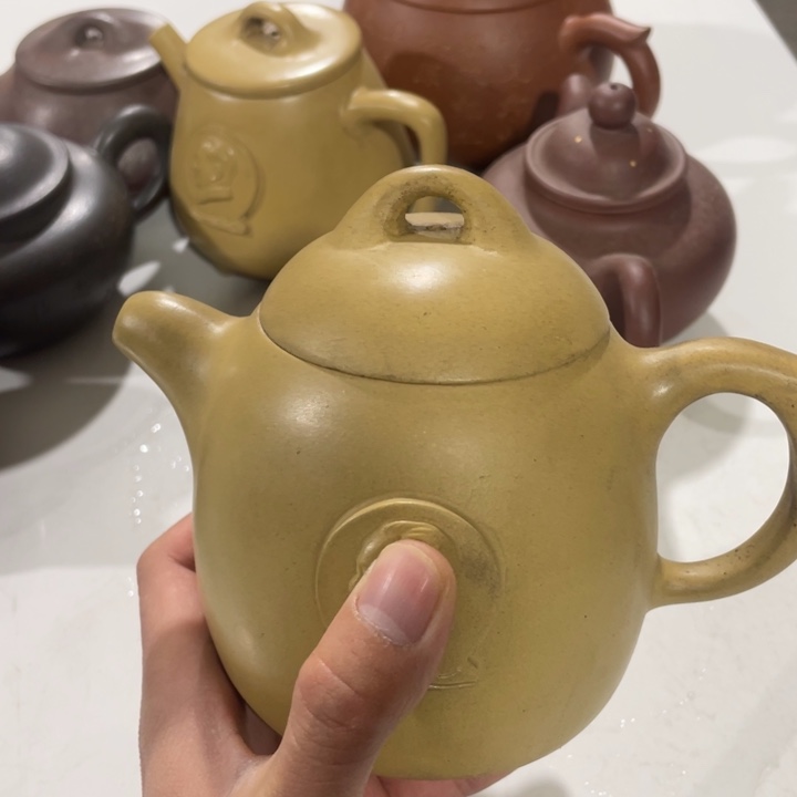 紫砂茶壶老厂紫砂壶一件。