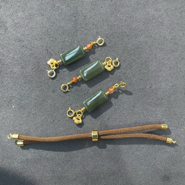 C129-和田玉无事牌拆拆乐带绳0002