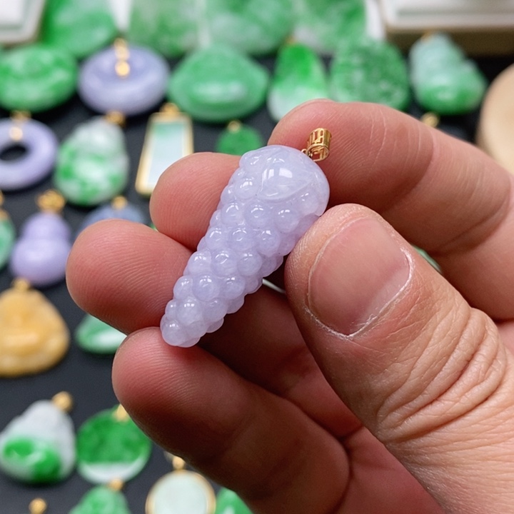 翡翠颈饰未镶嵌吊坠