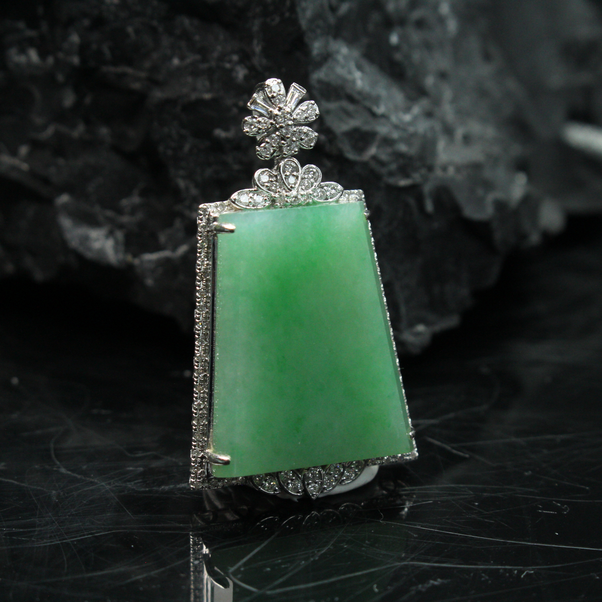 ZB28天然缅甸翡翠A货满绿无事牌吊坠/101353嘉禾臻宝拍卖