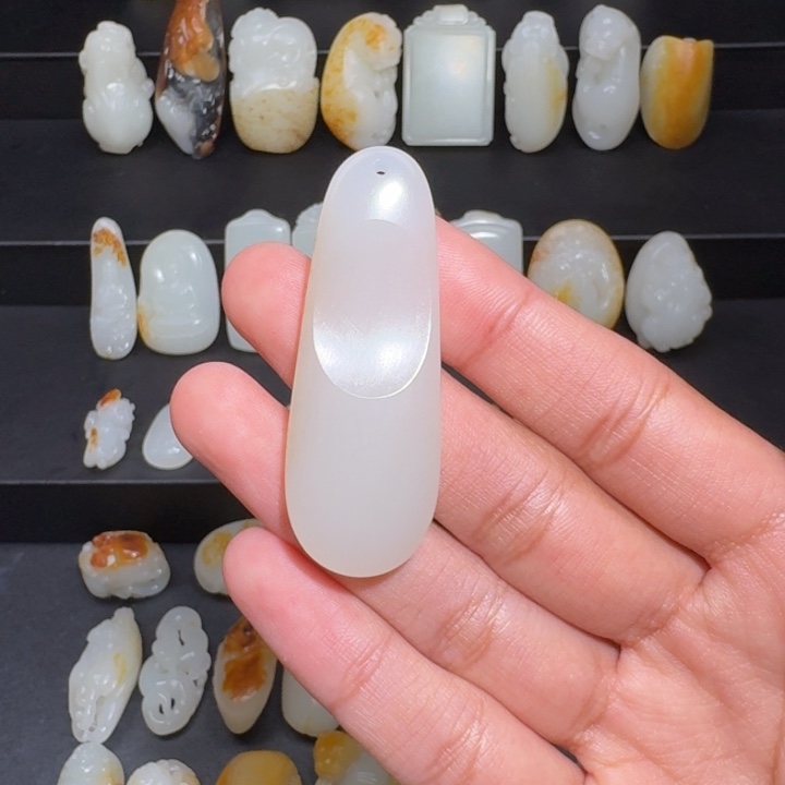 和田玉颈饰未镶嵌心*张