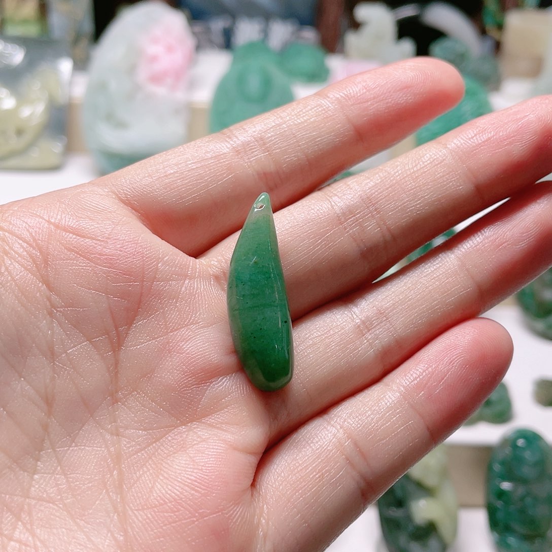独山玉未镶嵌颈饰
