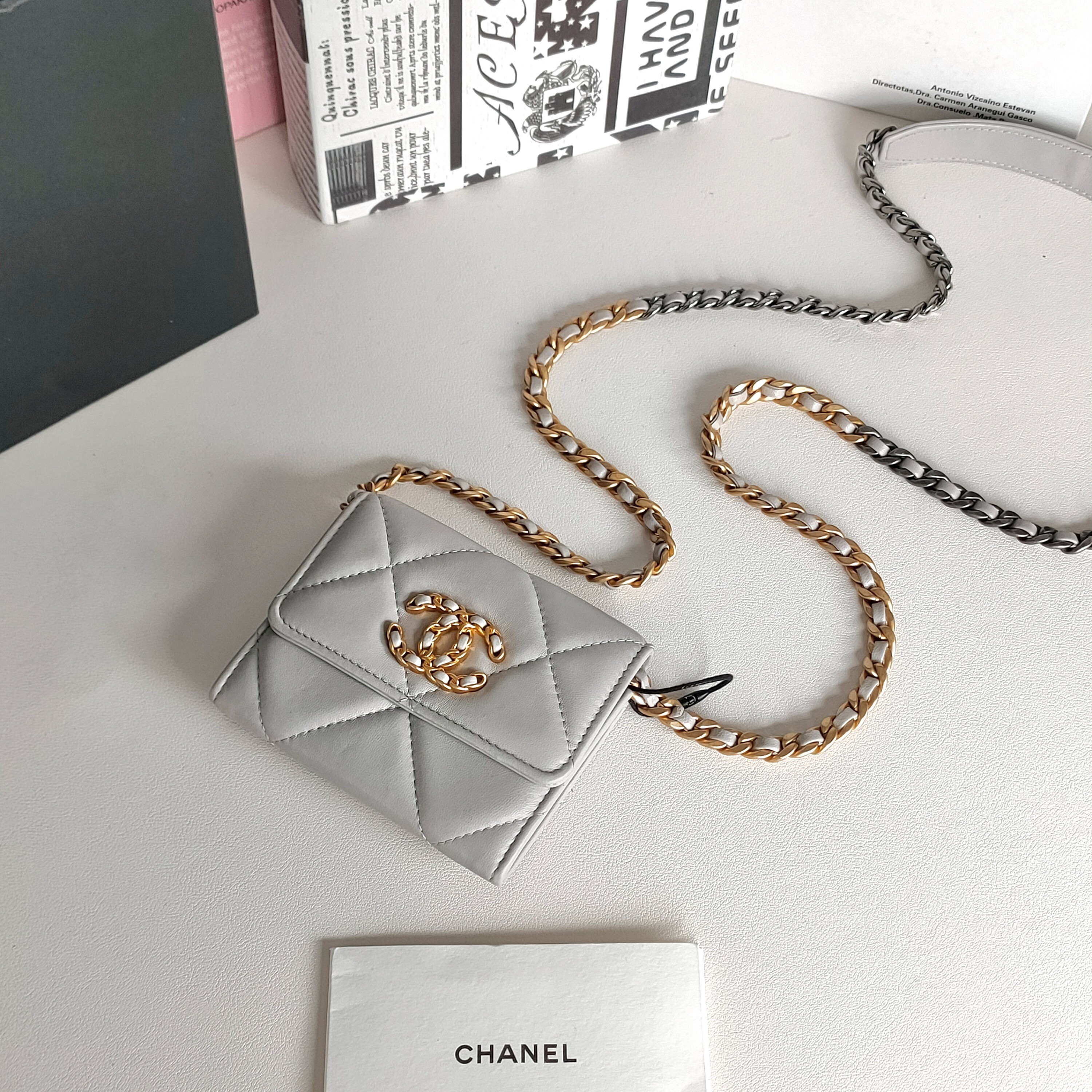 95新 Chanel/香奈儿 Azul-21A灰色羊皮金扣19bag小斜挎包 43167