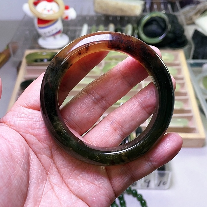 蛇纹石玉手镯未镶嵌