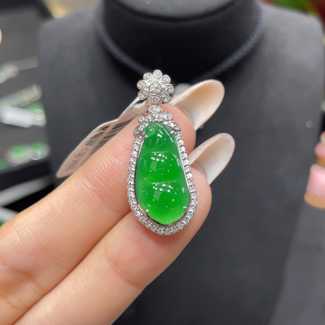 翡翠颈饰18K金镶嵌天然缅甸翡翠a货