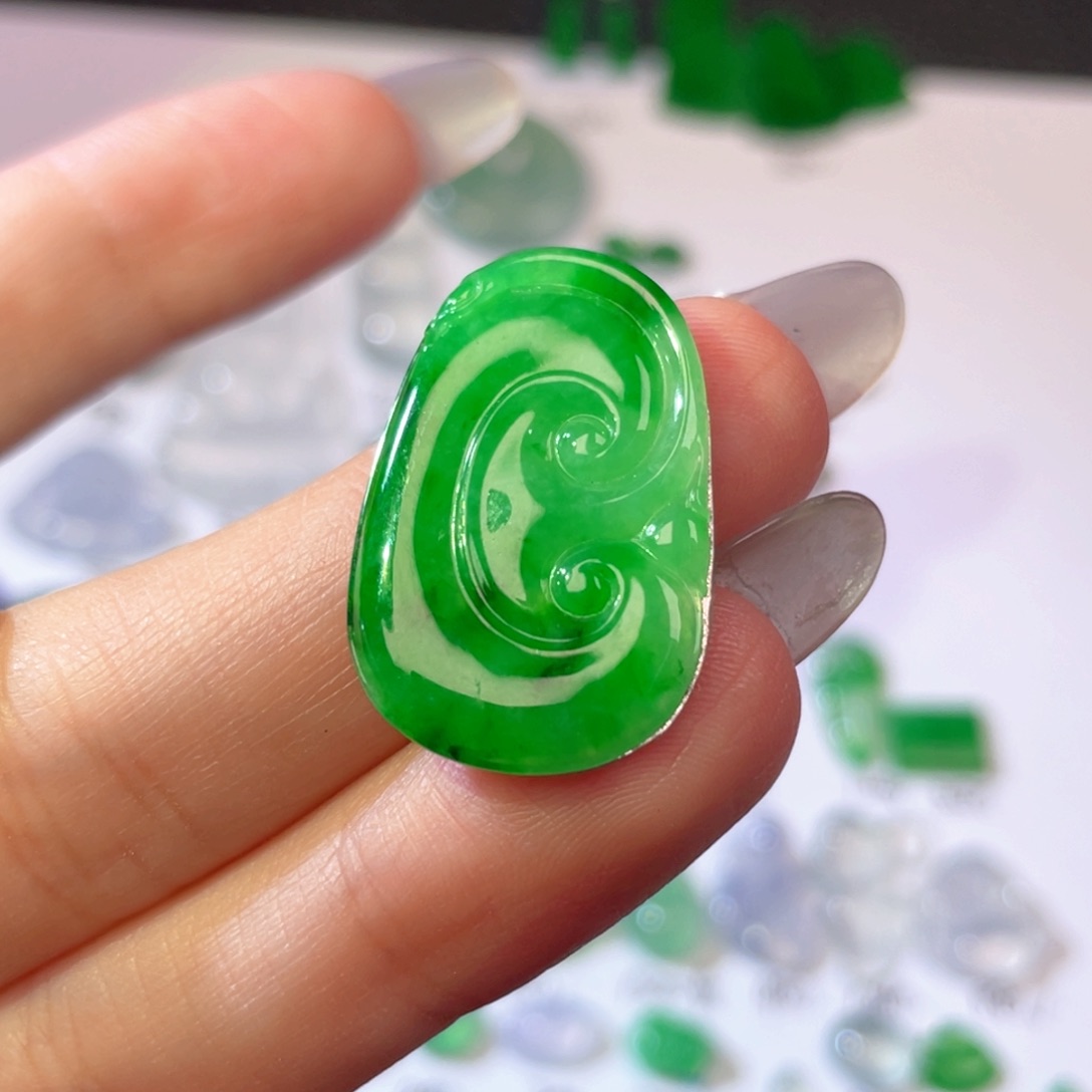 翡翠颈饰未镶嵌裸石