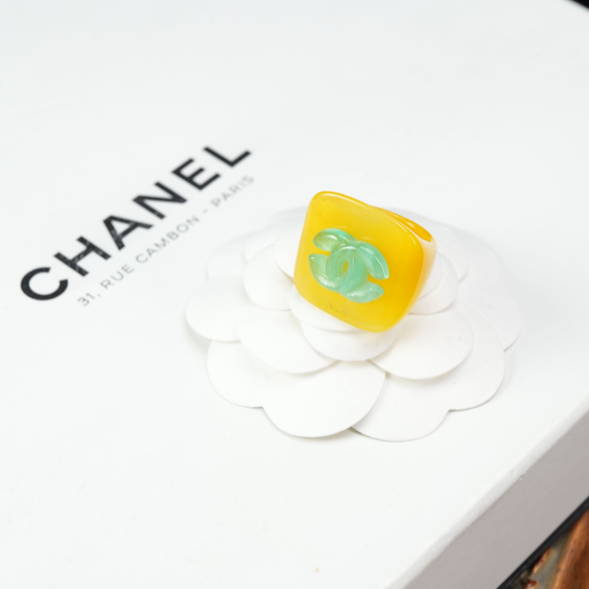 95新 Chanel/香奈儿 柚礼中古/香奈儿黄色亚克力戒指xp