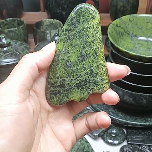 图***么蛇纹石玉未镶嵌刮痧板
