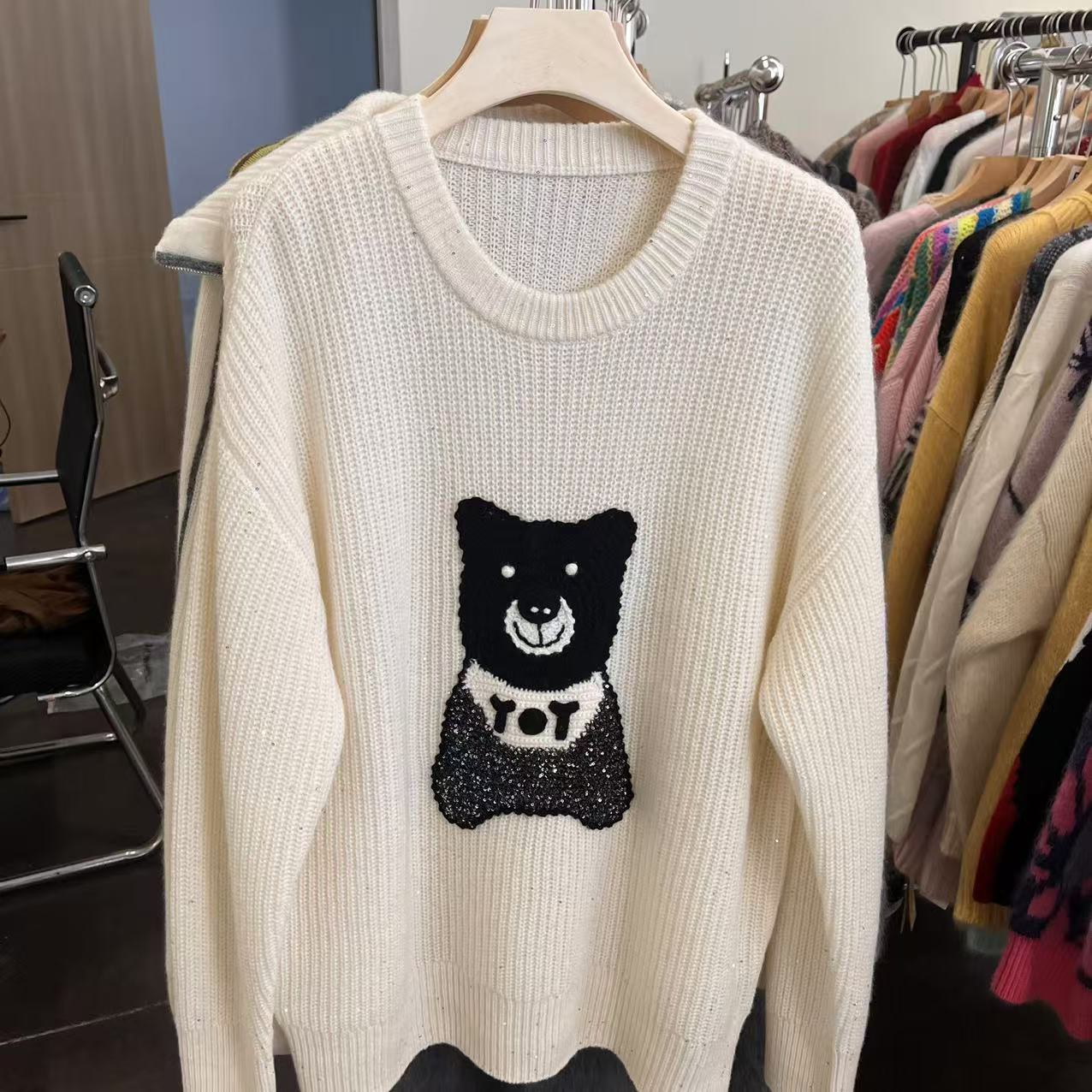 【百分百山羊绒】241162重工小熊款羊绒衫带珠片款洋气减龄款软糯