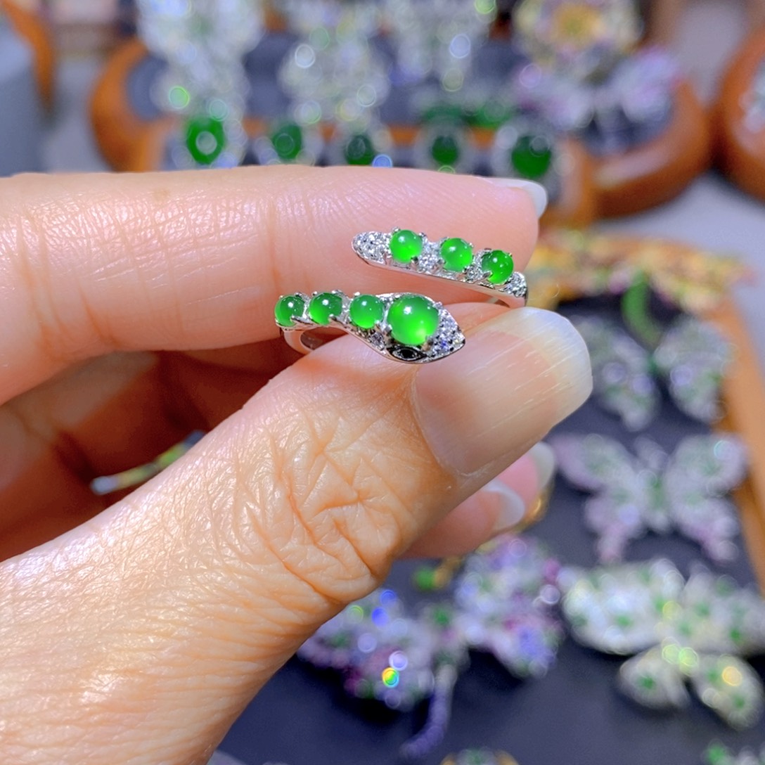 翡翠颈饰银S925镶嵌天然翡翠