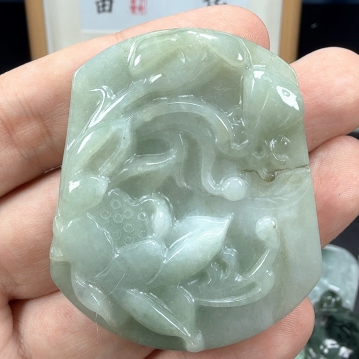 翡翠挂件未镶嵌翡翠