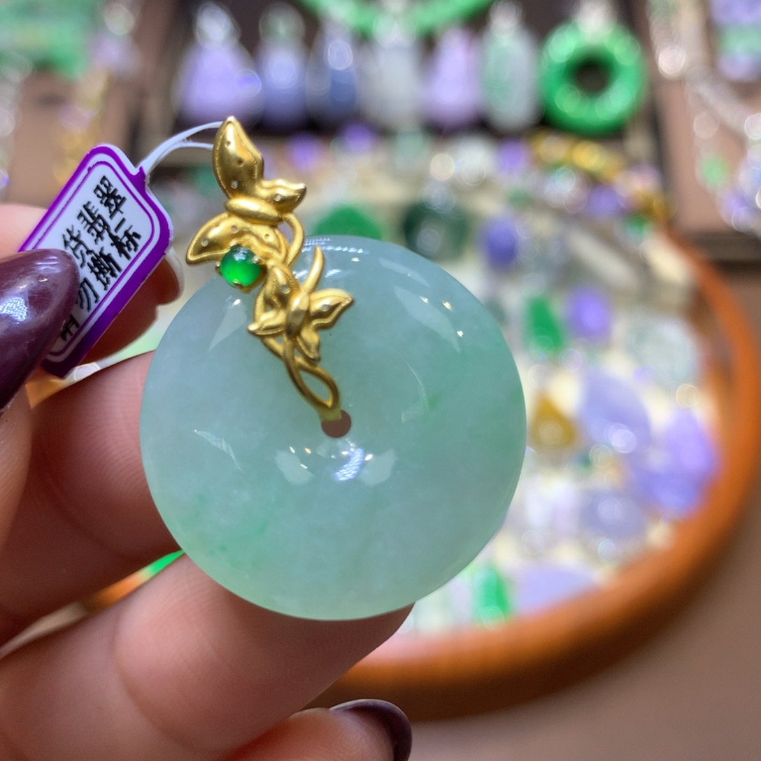 翡翠18K金镶嵌颈饰