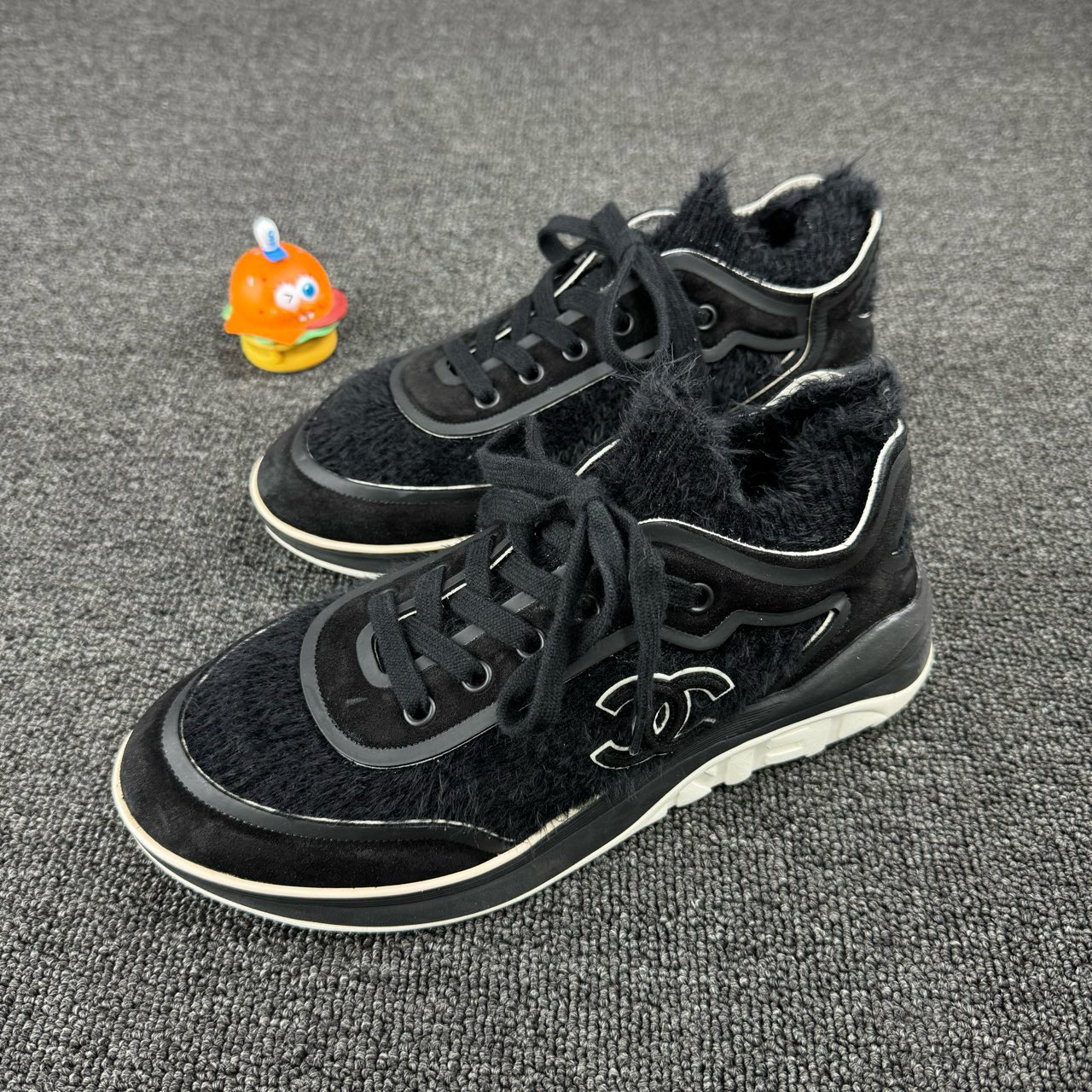 95新 Chanel/香奈儿 款式：Chanel香奈儿毛圈运动鞋 尺码：38 HB909