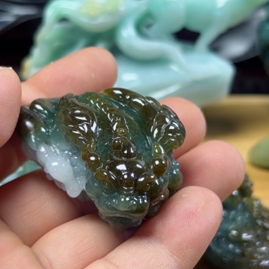 翡翠摆件未镶嵌翡翠