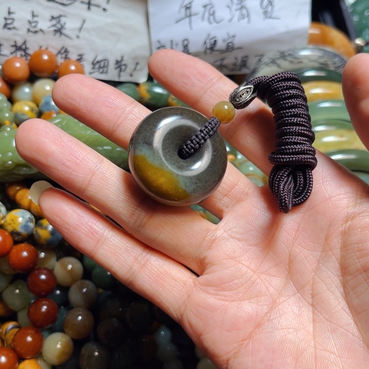 岫岩老玉（透闪石质玉）颈饰未镶嵌
