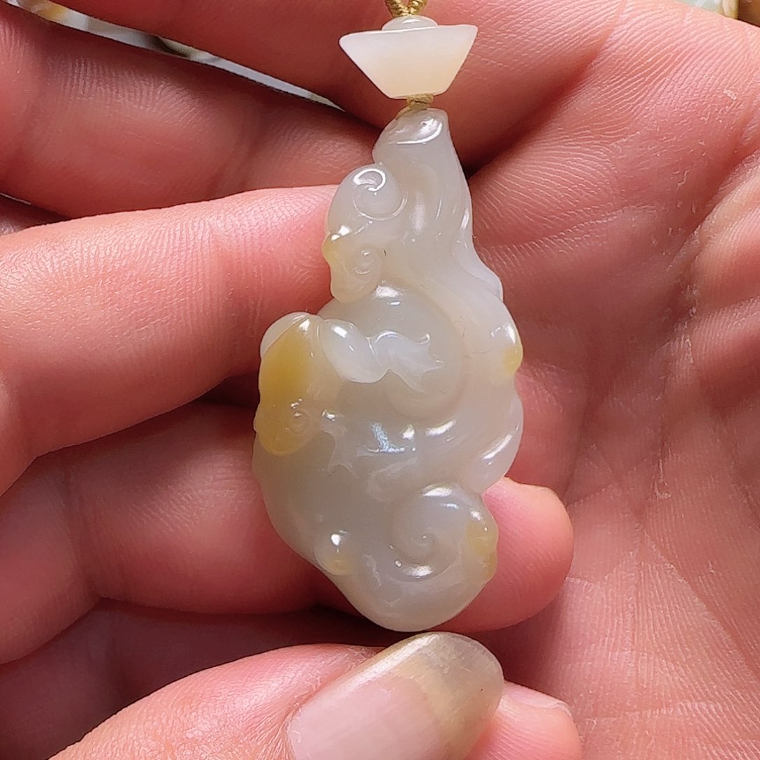 和田玉颈饰未镶嵌宝**妈