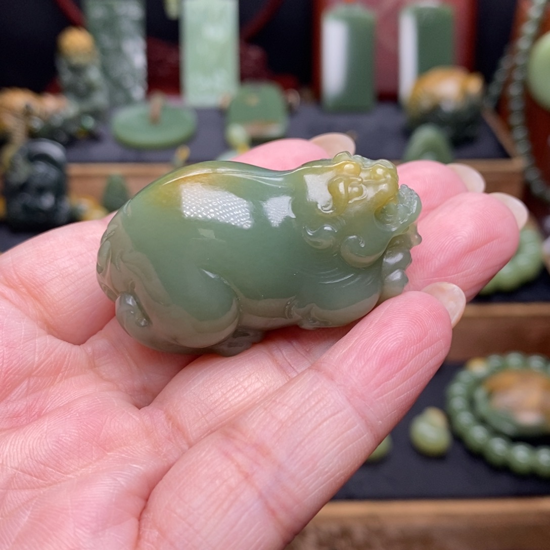 岫岩河磨玉（透闪石质玉）未镶嵌把件