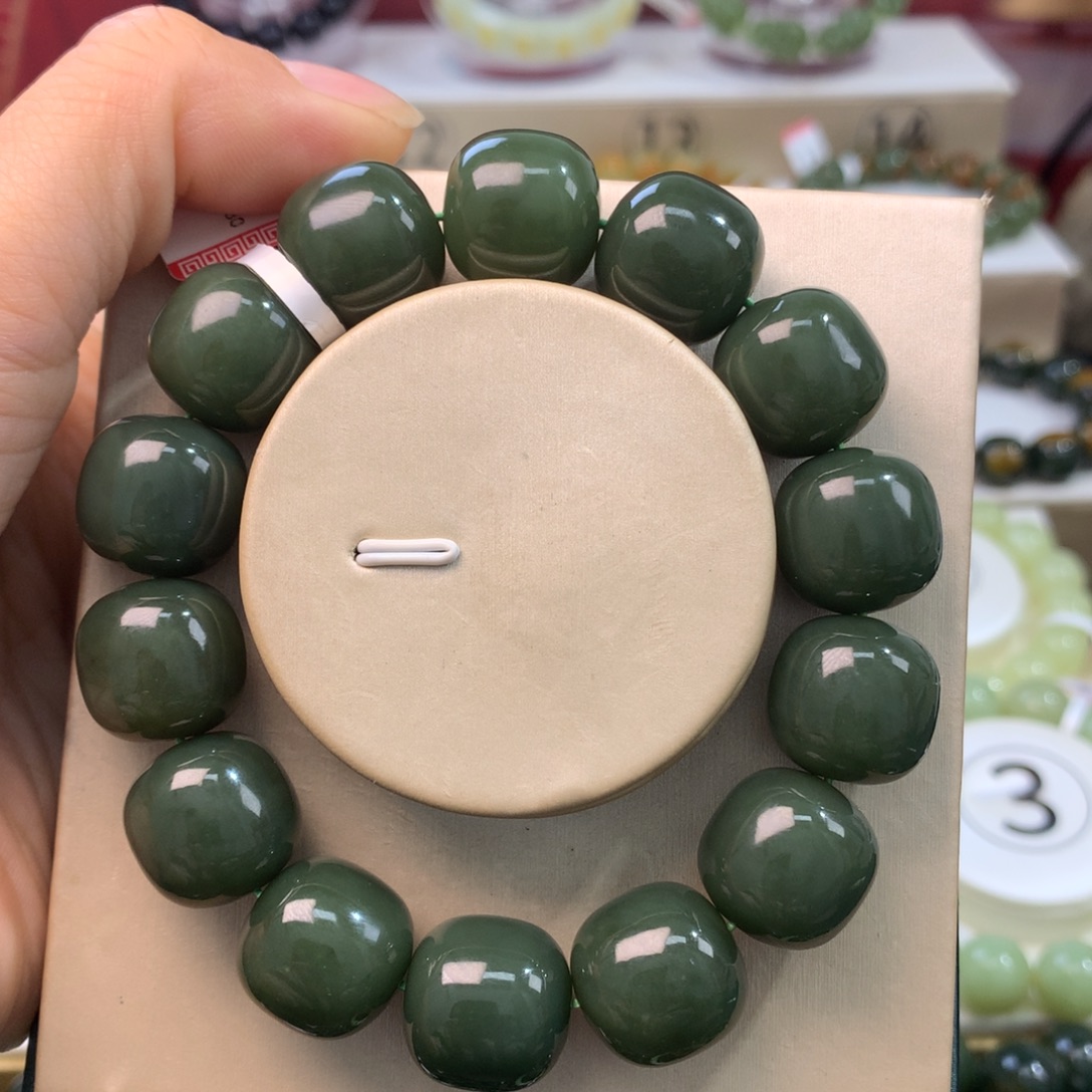 好***友和田玉未镶嵌手链