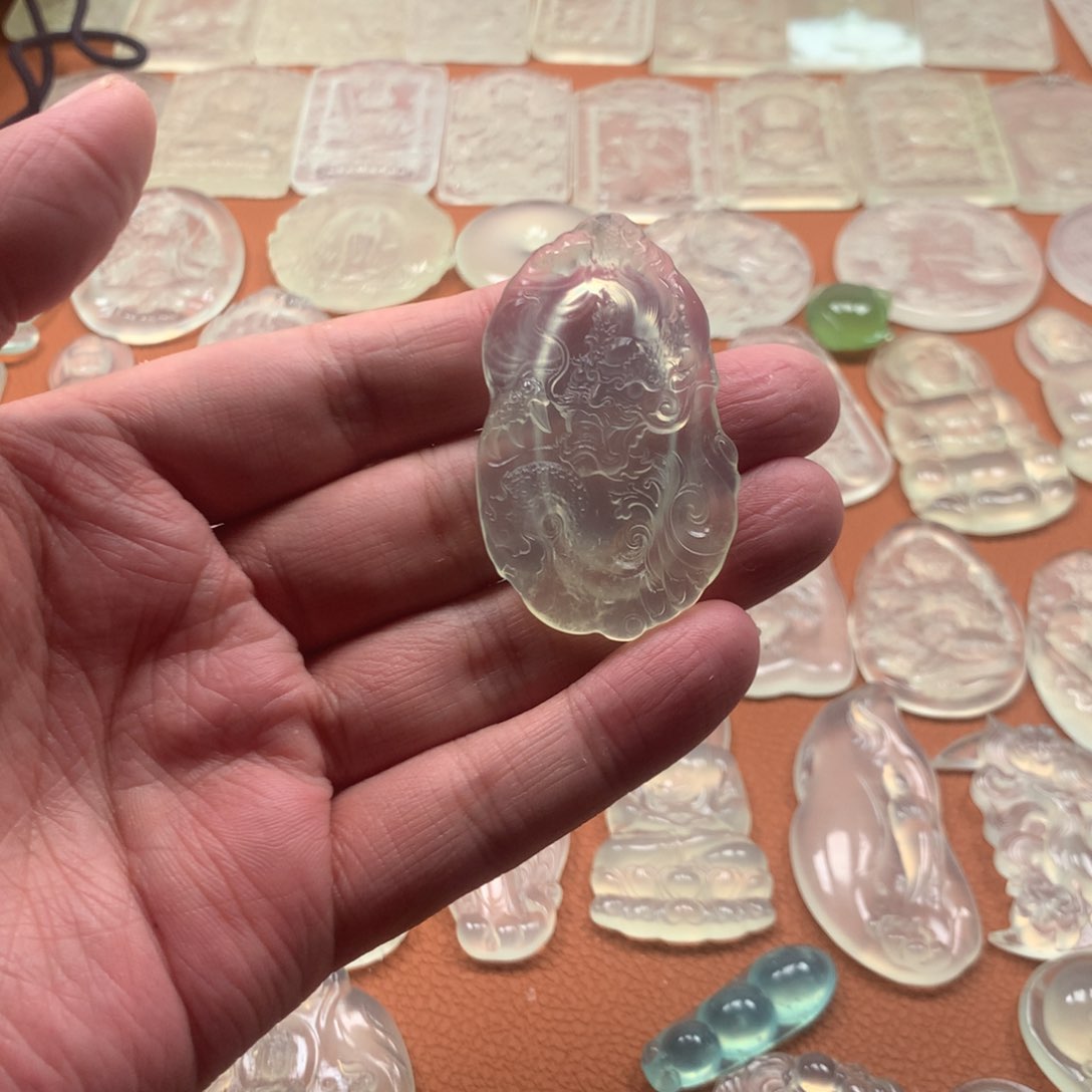 蛇纹石玉颈饰未镶嵌