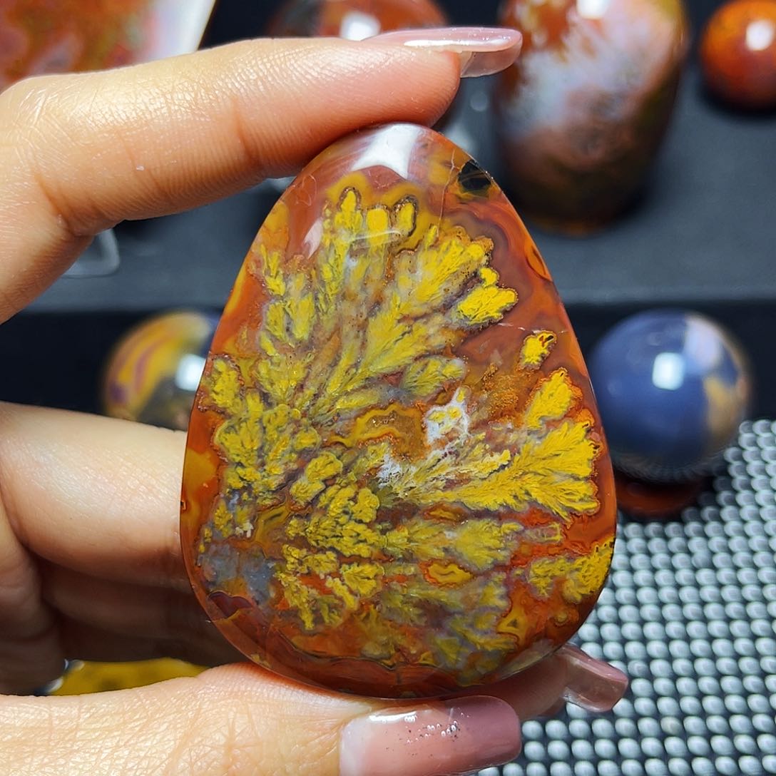 未镶嵌颈饰玛瑙/玉髓華*