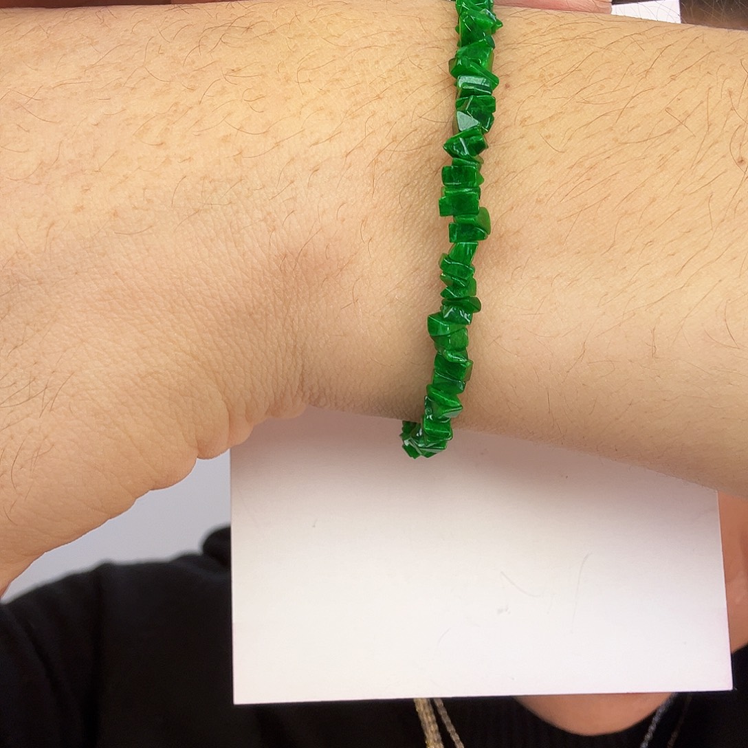 翡翠未镶嵌颈饰一件