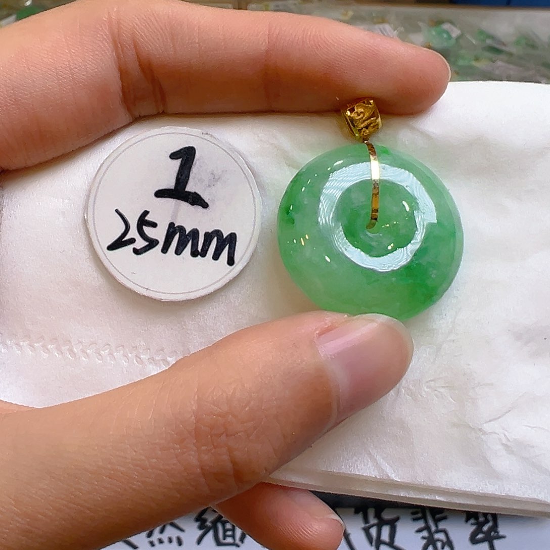 翡翠颈饰18K金镶嵌翡翠