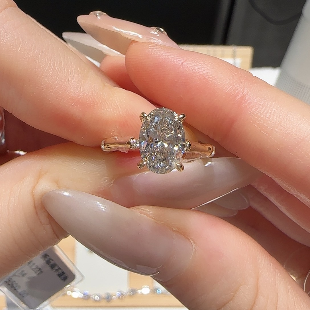 实验室培育钻石18K金镶嵌1.5卡竹节椭圆