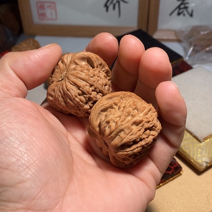 文玩核桃把件国**典核桃