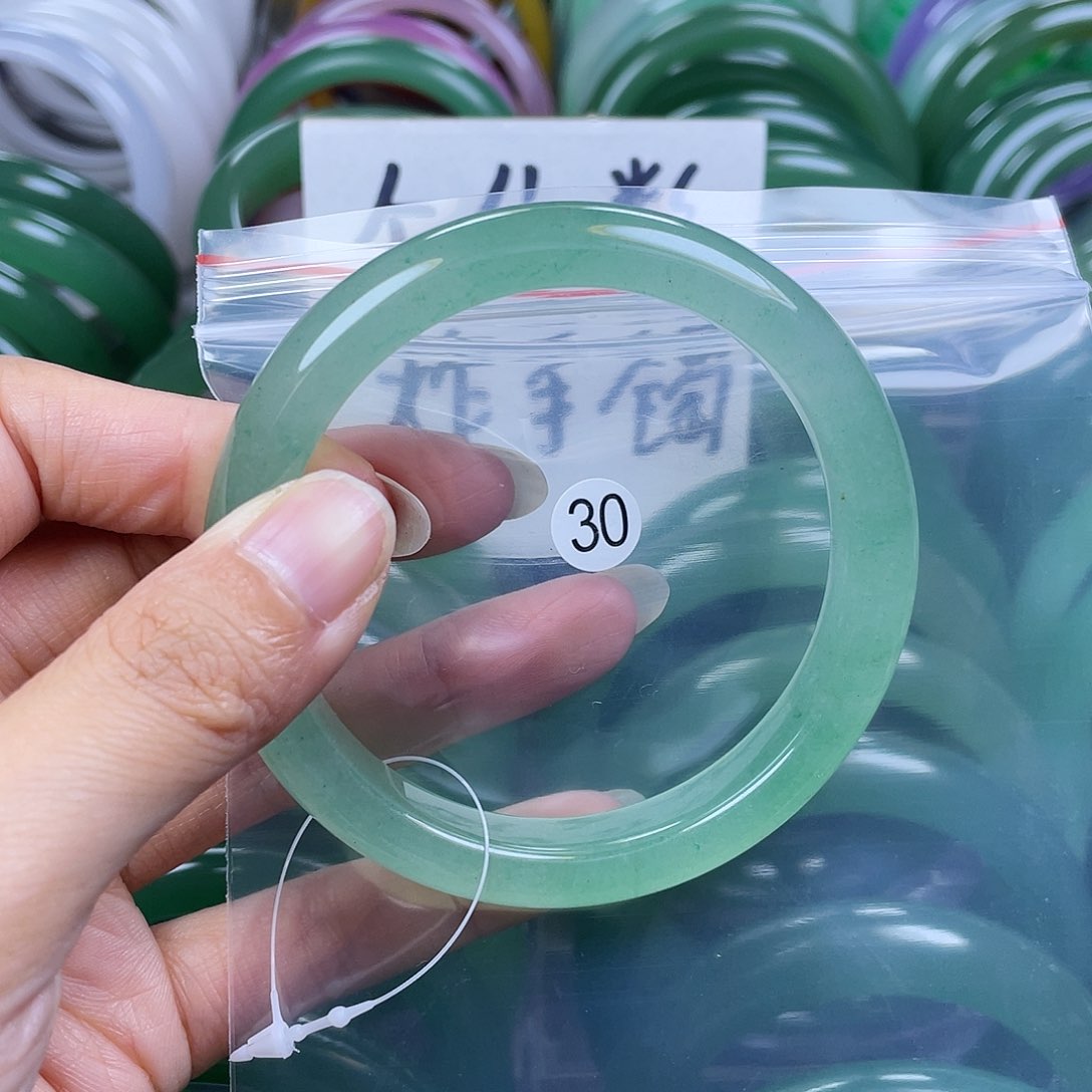 【闪购商品】未镶嵌手镯石英岩玉59