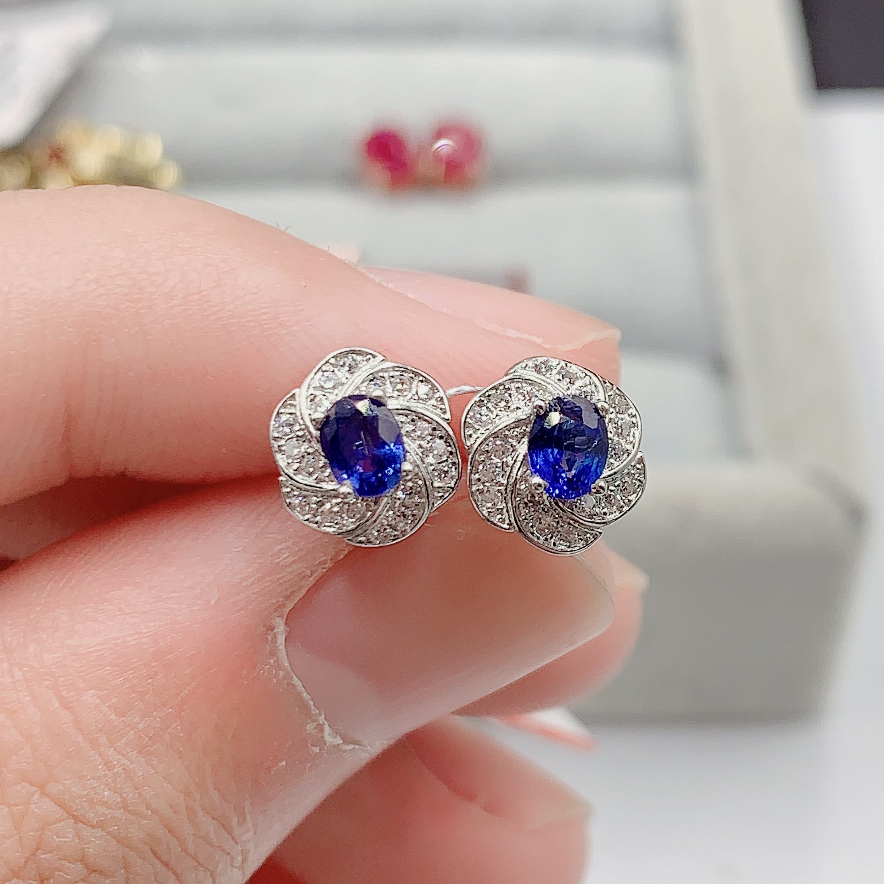 s925银天然蓝宝石花花耳钉3.5x4.5精致百搭款