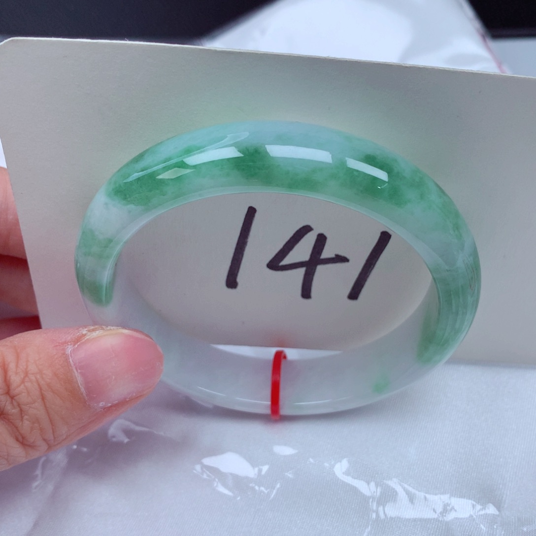 翡翠手镯未镶嵌翡翠