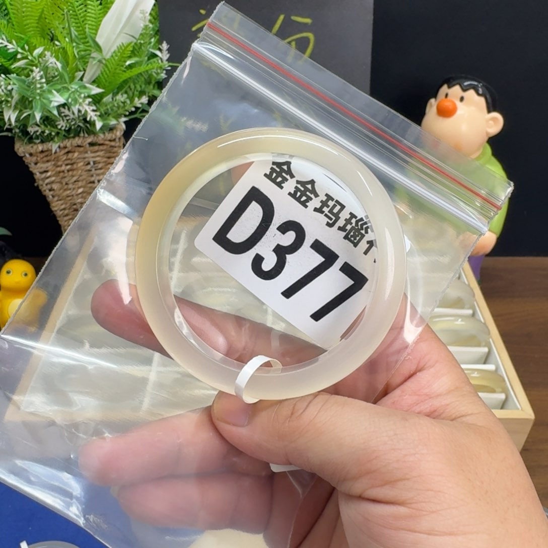 玛瑙/玉髓手镯未镶嵌绾*