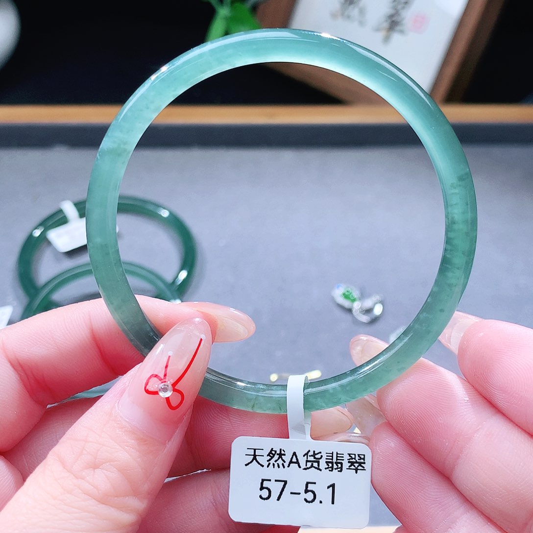 翡翠未镶嵌手镯（圆镯）