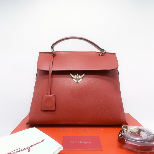 95新/菲拉格慕/市场价15800/包包/250209XZ0009