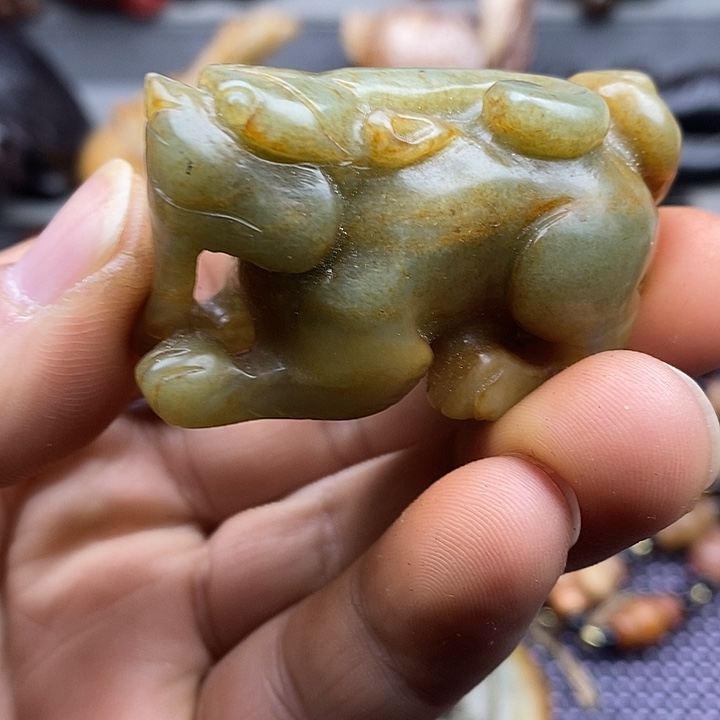 未镶嵌蛇纹石玉颈饰