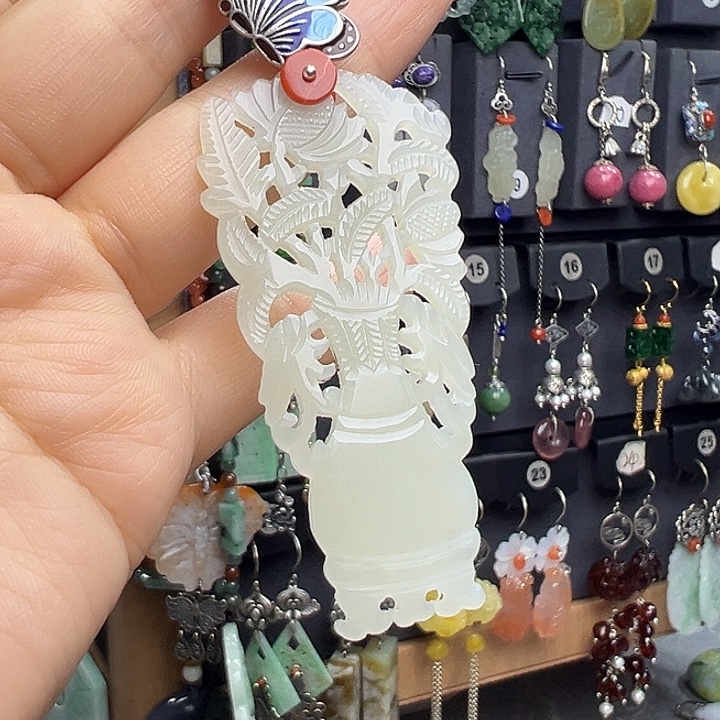 。***。和田玉银S925镶嵌耳饰