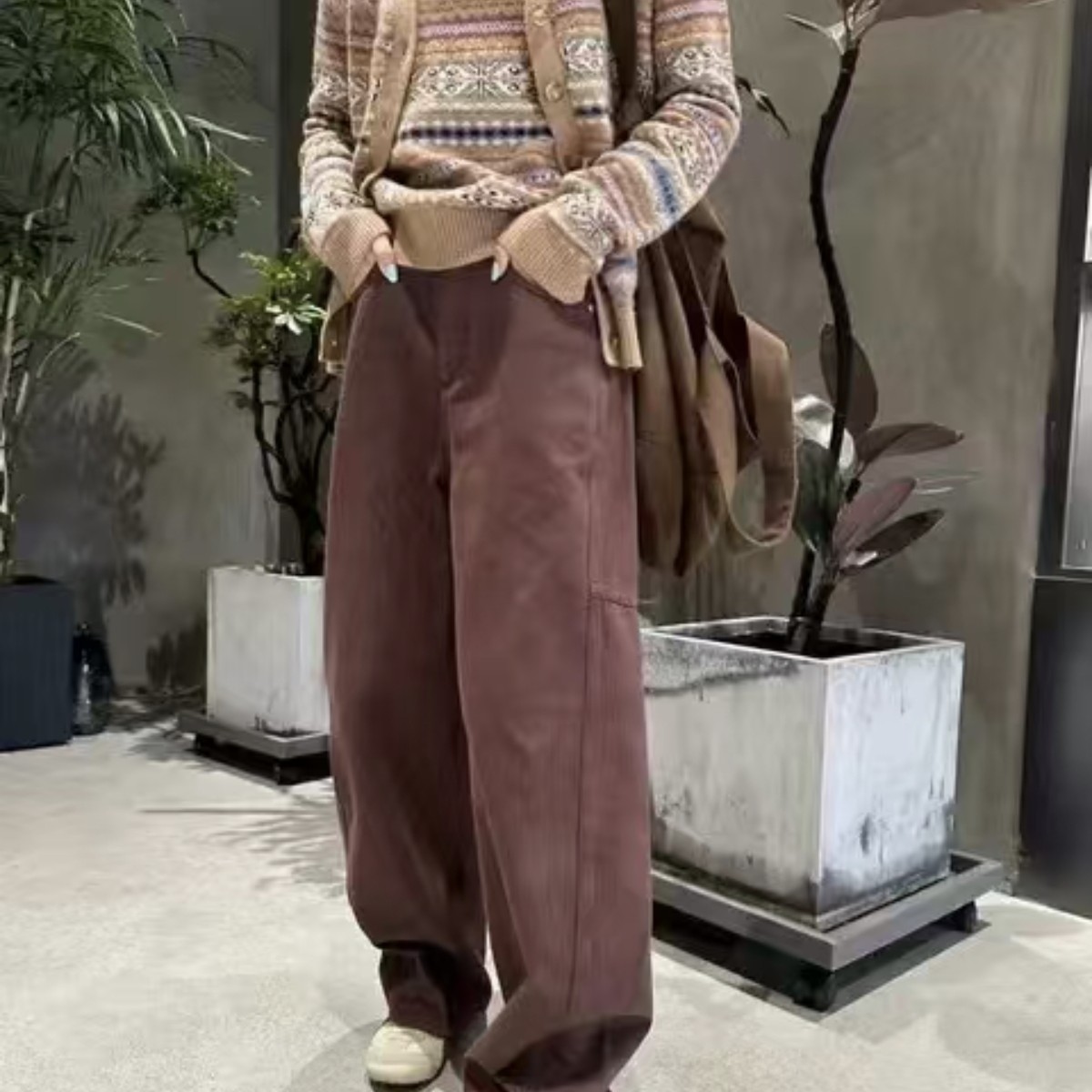 宽松弯刀廓形牛仔裤