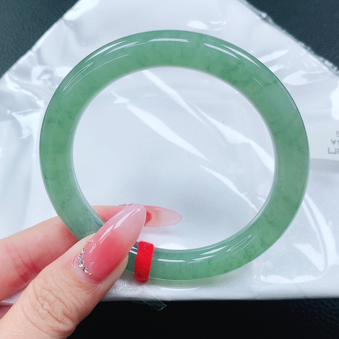 翡翠手镯未镶嵌57圈