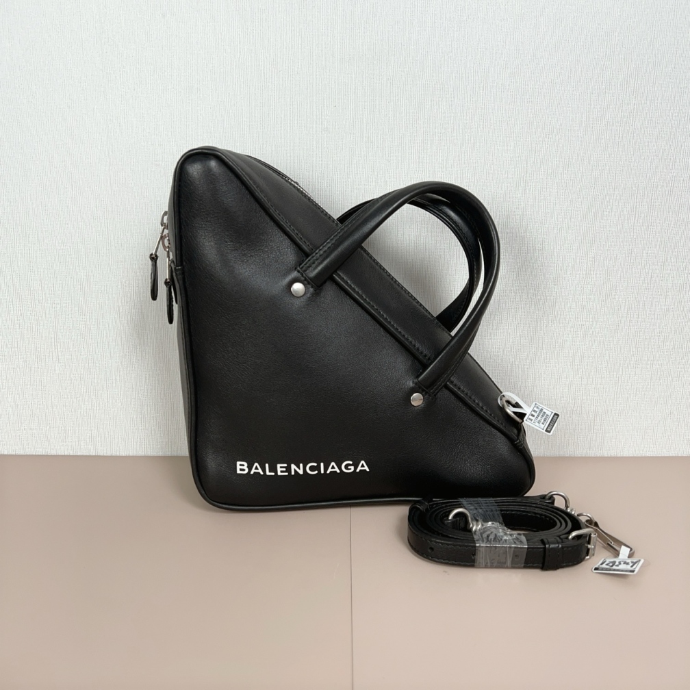 95新 Balenciaga/巴黎世家 巴黎世家手提黑三角单肩包cj7040