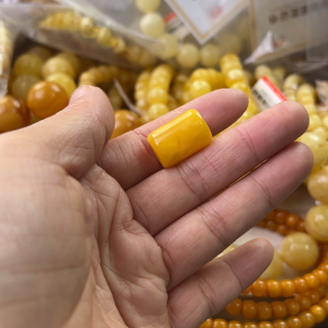 未镶嵌琥珀珠宝奇石