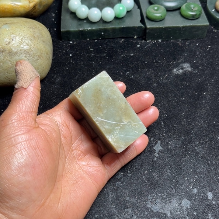 和田玉（糖玉）未镶嵌珠宝奇石