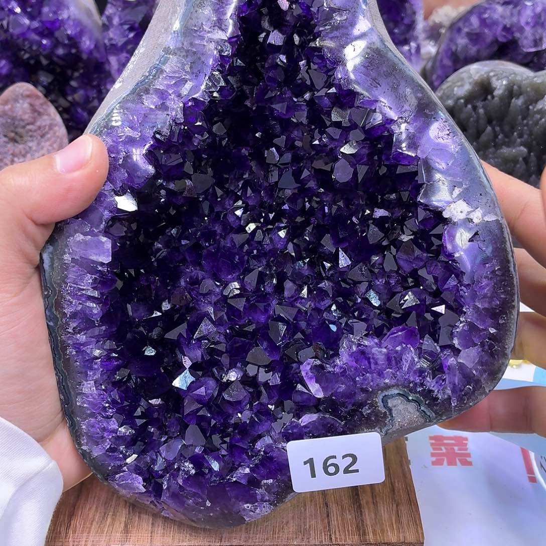 紫晶未镶嵌大型摆件（非配饰）