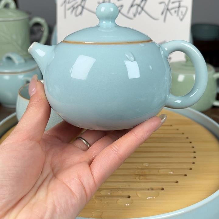 天青色西施壶不完美