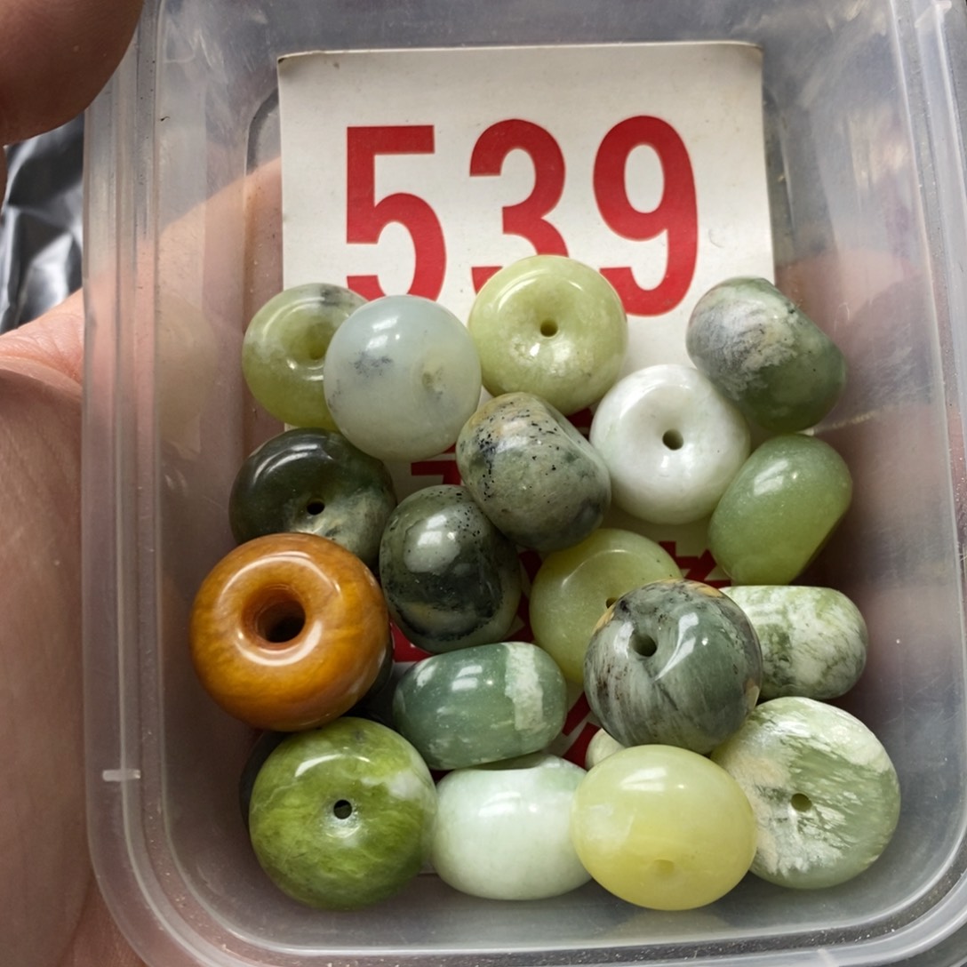 蛇纹石玉挂坠未镶嵌