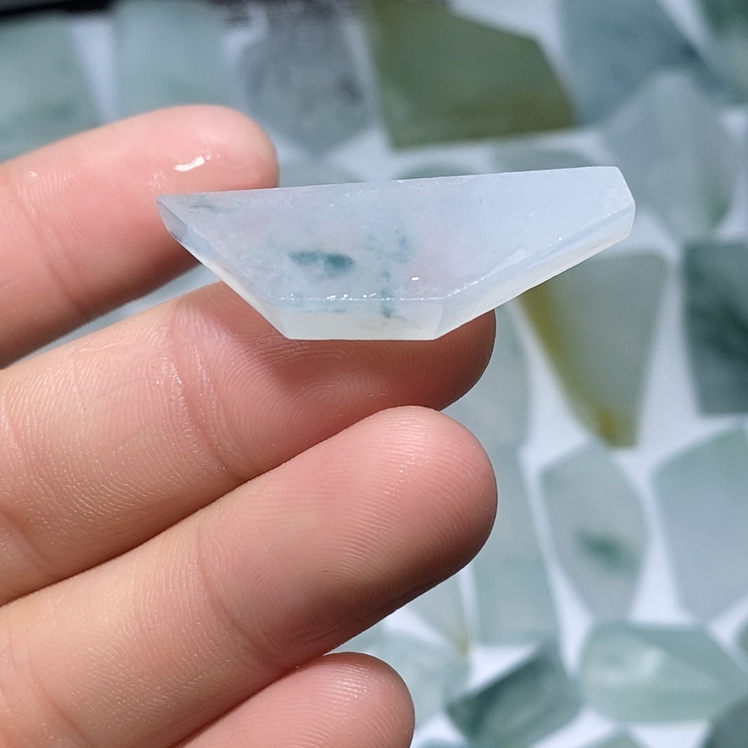 翡翠未镶嵌颈饰6433