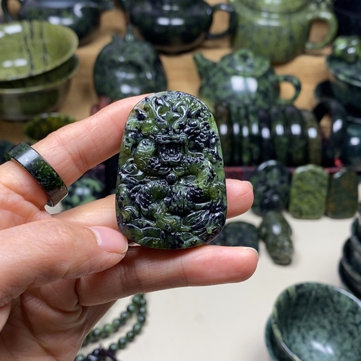 蛇纹石玉未镶嵌项链药王石龙牌